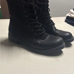 Amazon Essentials Black Lace-Up Ankle Boots